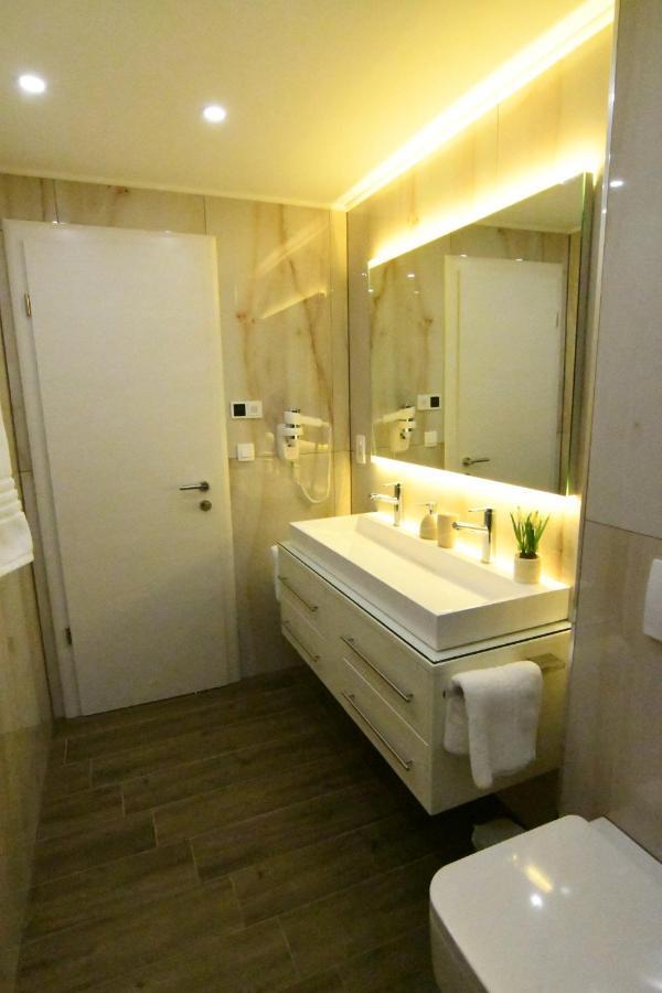 Holiday Luxury Resort Sundance Traù Esterno foto